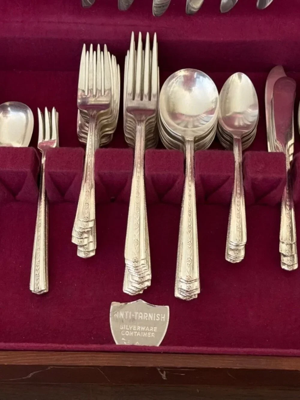 Wallace Knickerbocker Silverplate AA 63 pcs Roseanne Flatware Set Service for 8+